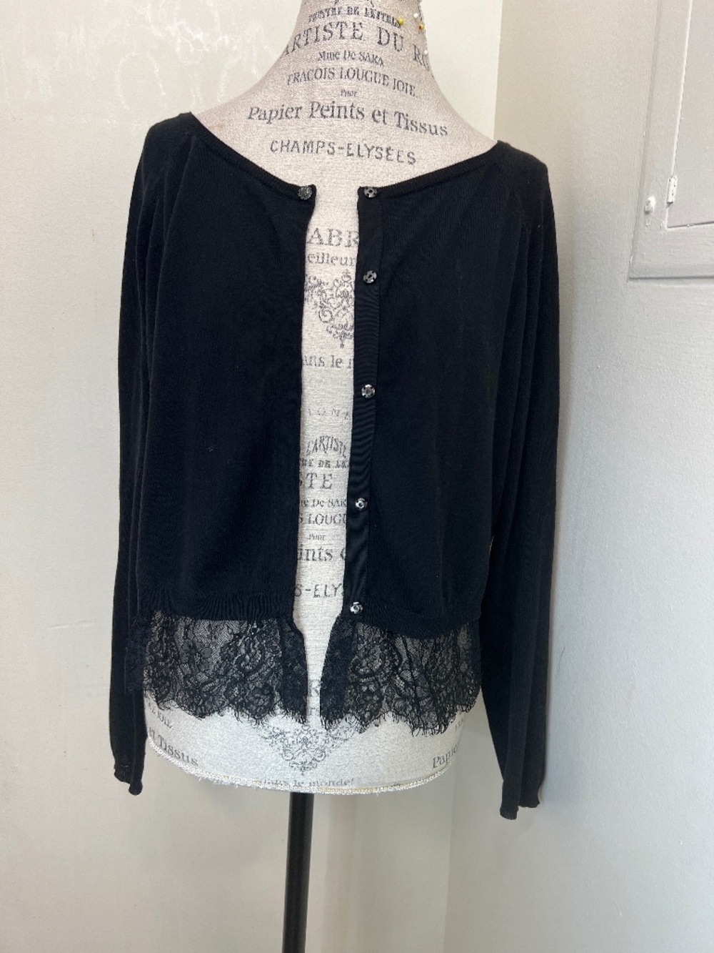 Oltre black one button and snaps viscose blend cardigan with lace trim